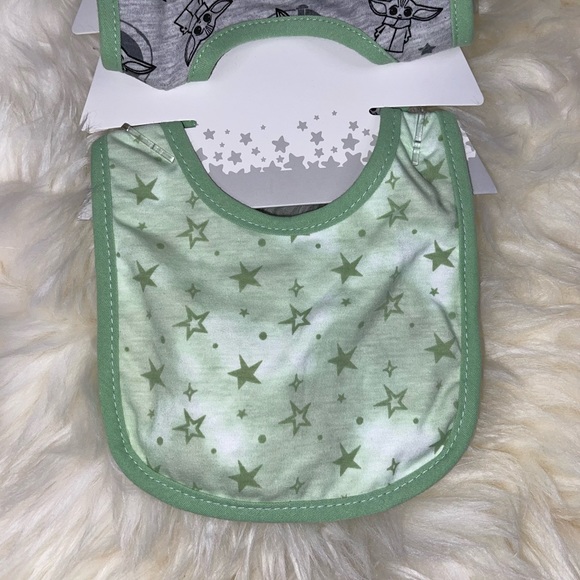 Disney Star Wars Baby Yoda Mandalorian 6 Piece Hat and Bib Set - Picture 7 of 8